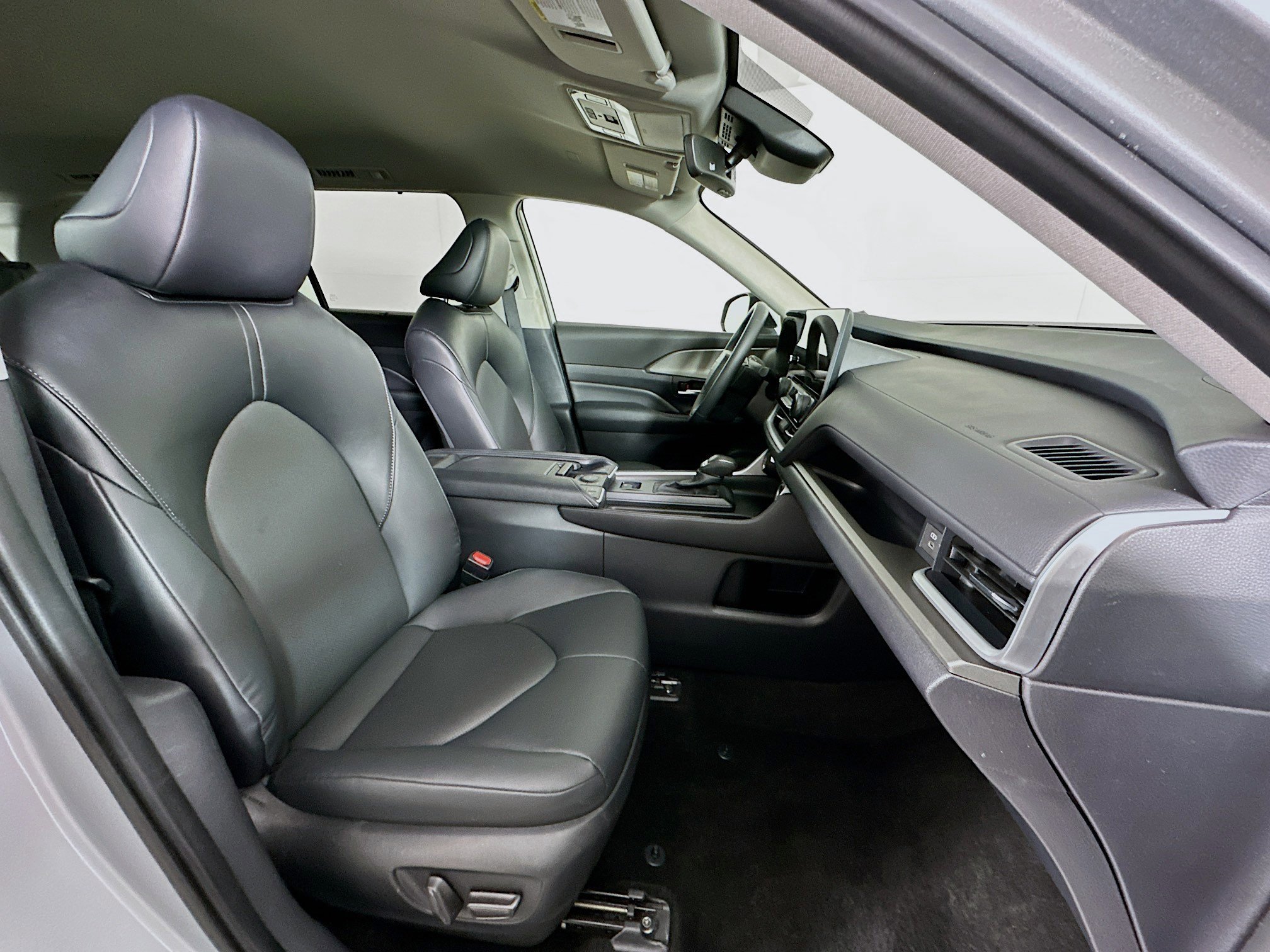 Used 2025 Toyota Grand Highlander AWD image 33