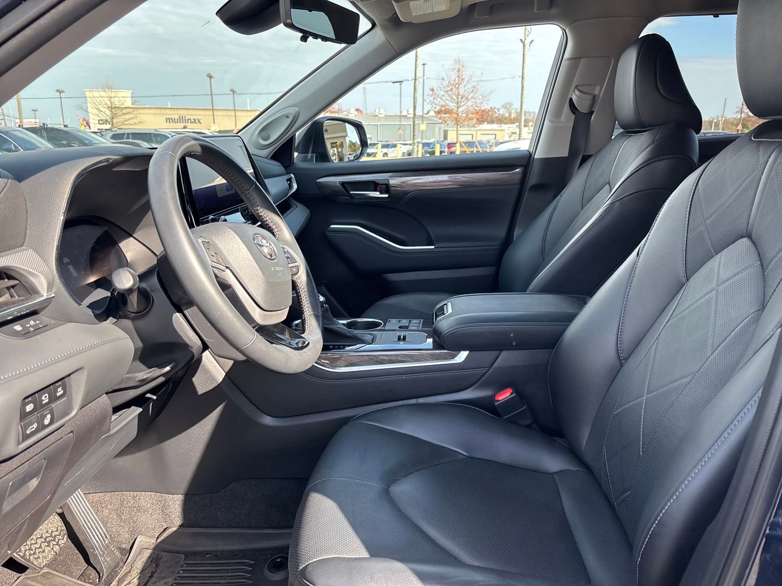 Used 2023 Toyota Highlander Platinum image 9