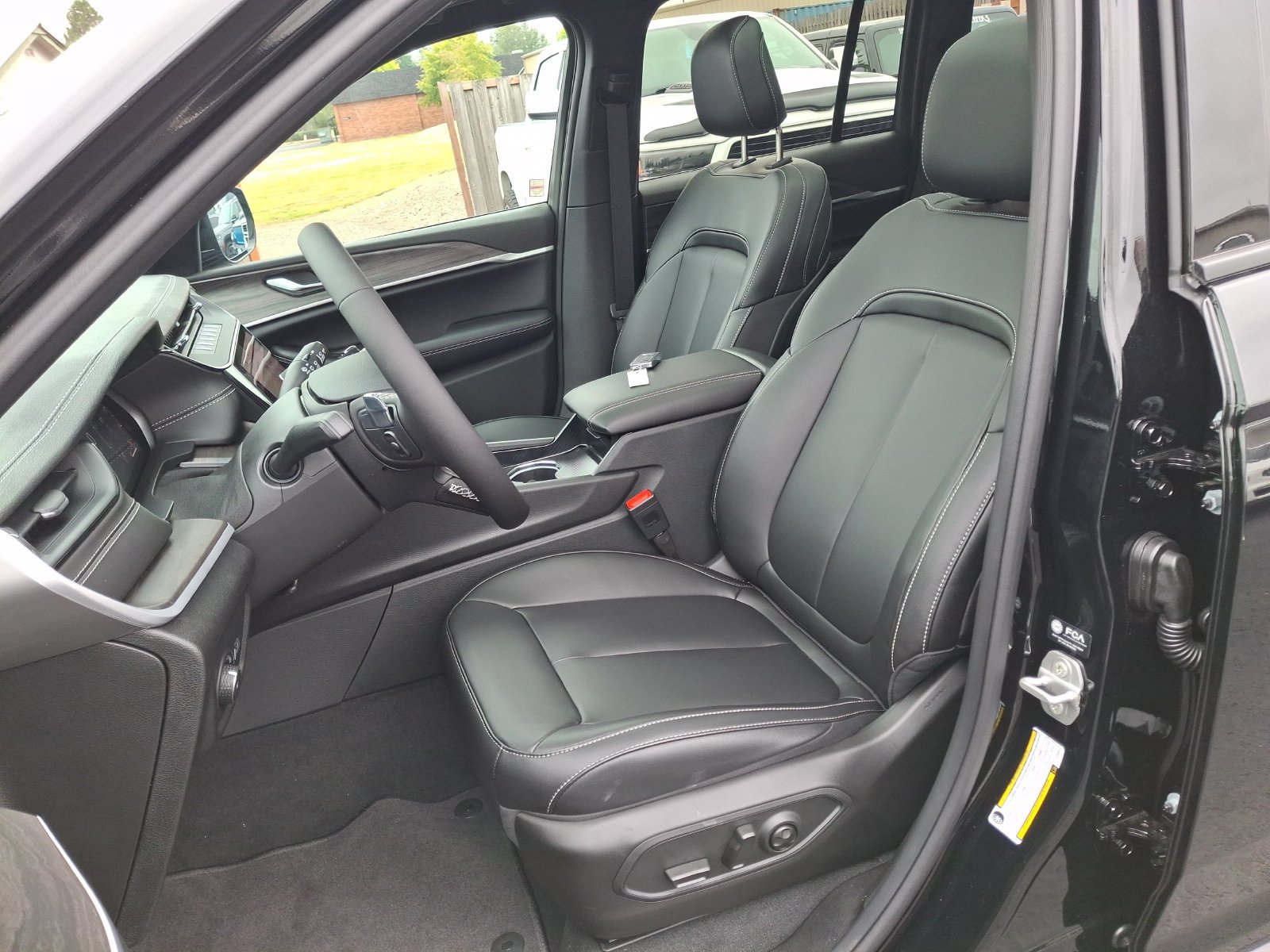 New 2026 Jeep Grand Cherokee Limited w/ Limited Altitude Package AWD/4WD image 16