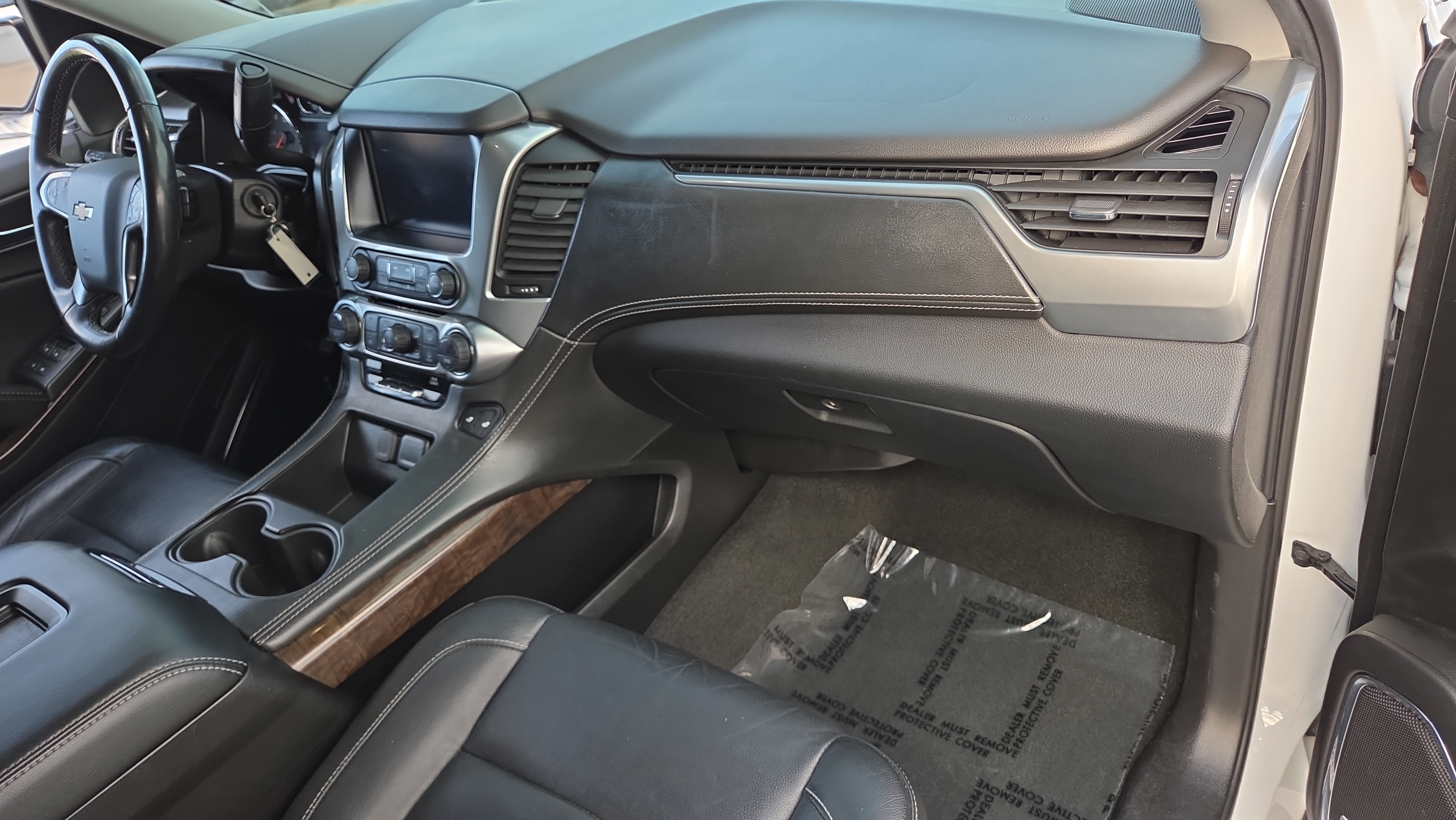 Used 2018 Chevrolet Suburban LT RWD image 16