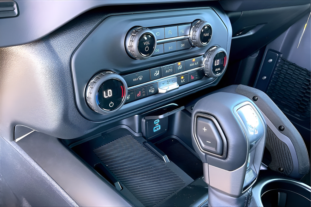 New 2025 Ford Bronco Badlands AWD/4WD image 14