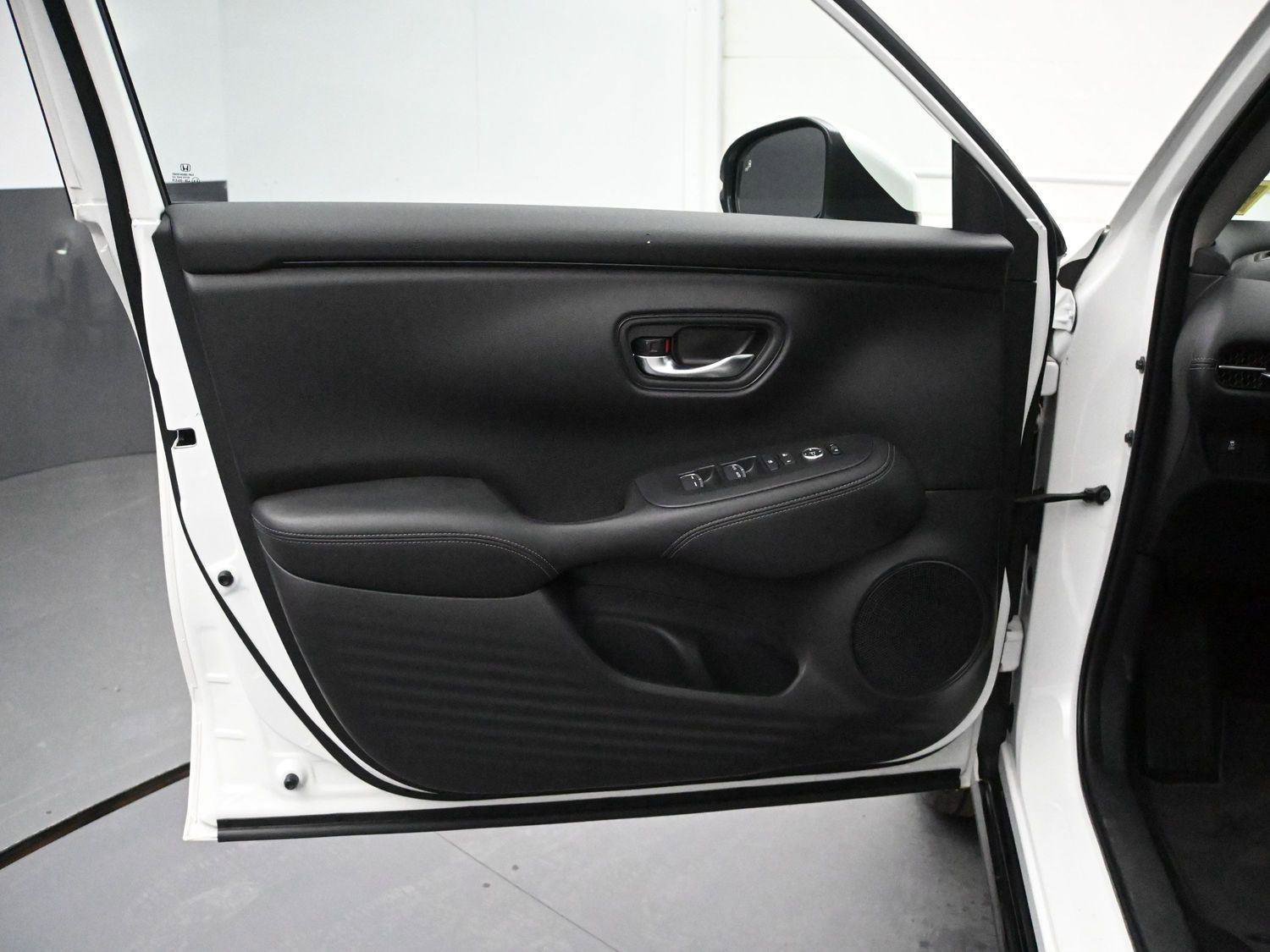 Used 2024 Honda HR-V EX-L image 9