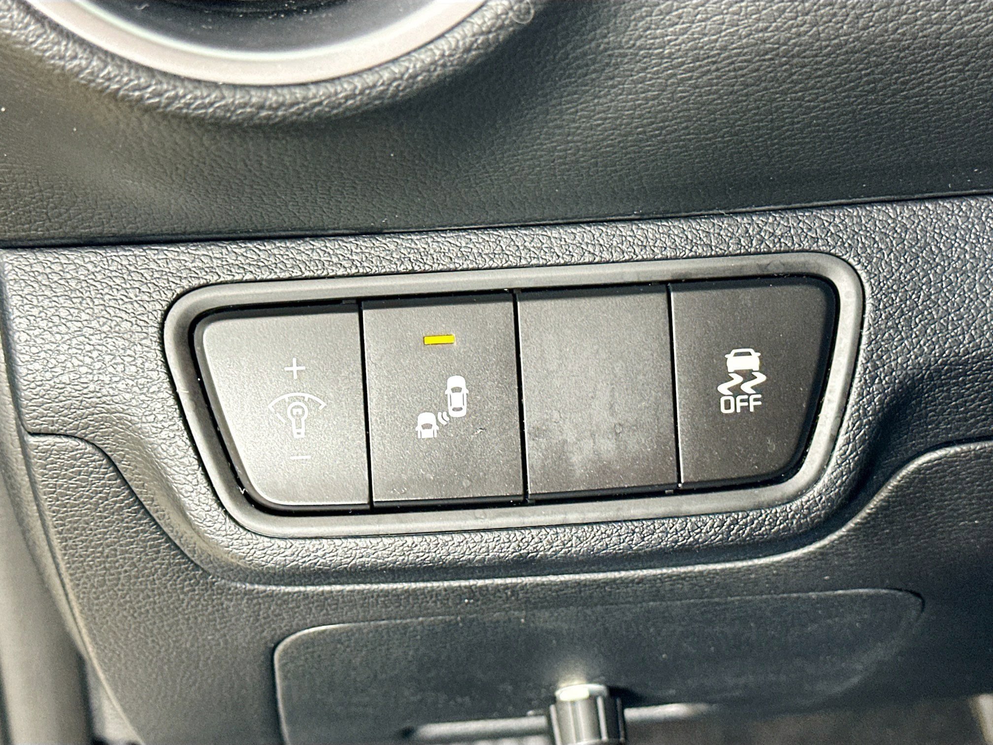 Used 2024 Kia Forte LXS w/ LXS Technology Package FWD image 11