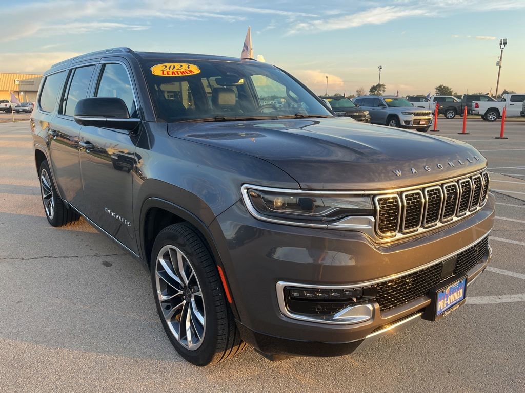 Used 2023 Jeep Wagoneer L Series III w/ Premium Group I AWD/4WD image 7