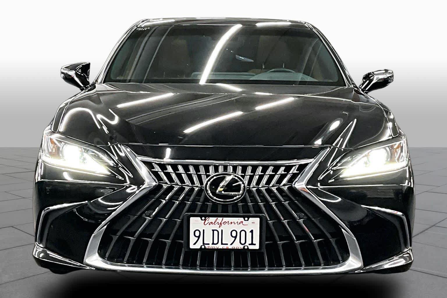 Used 2024 Lexus ES 300h w/ Premium Package FWD image 3