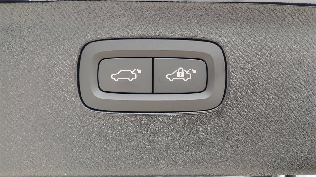 New 2026 Volvo XC90 B6 Plus w/ Protection Package Premier image 40