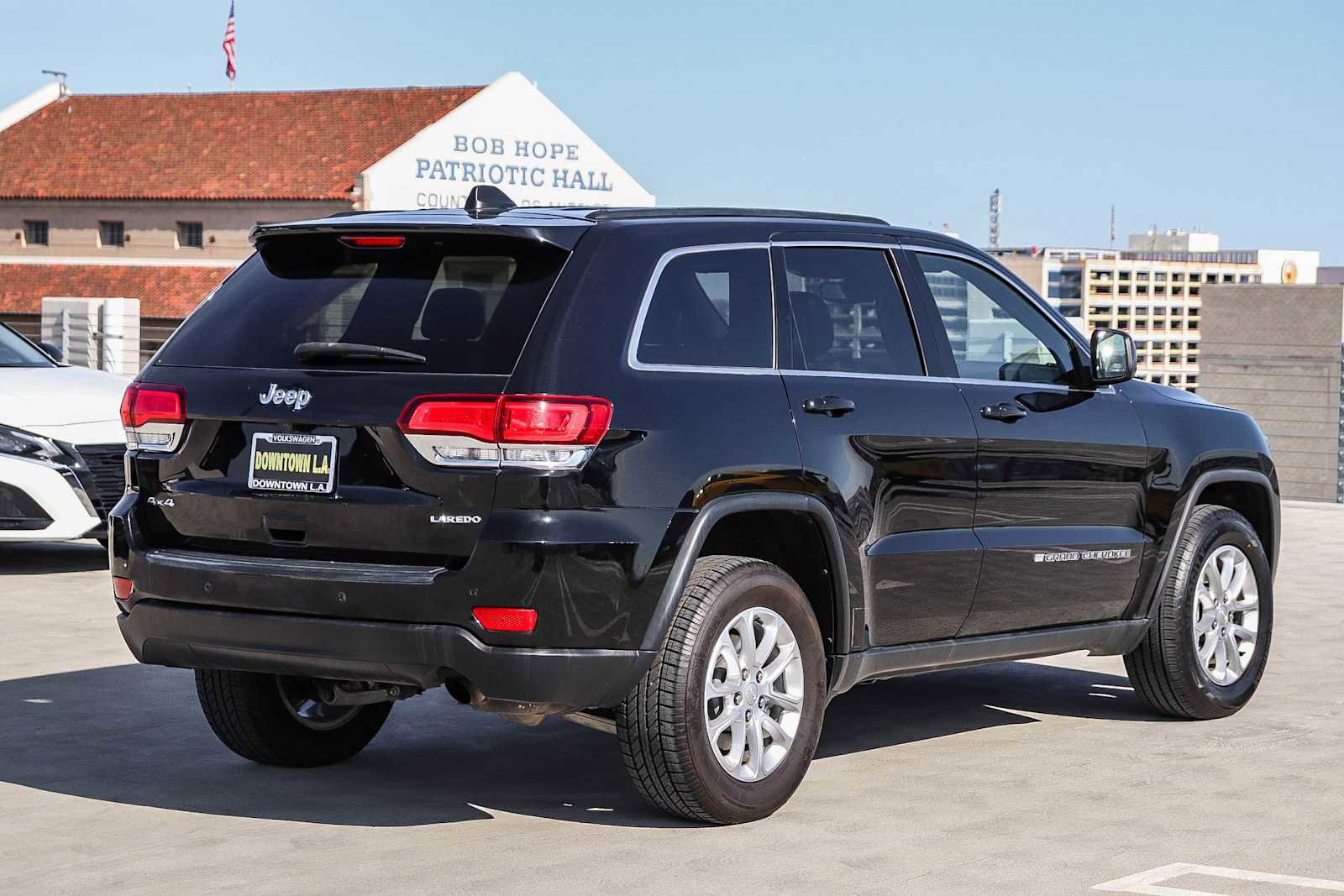Used 2022 Jeep Grand Cherokee Laredo X image 4