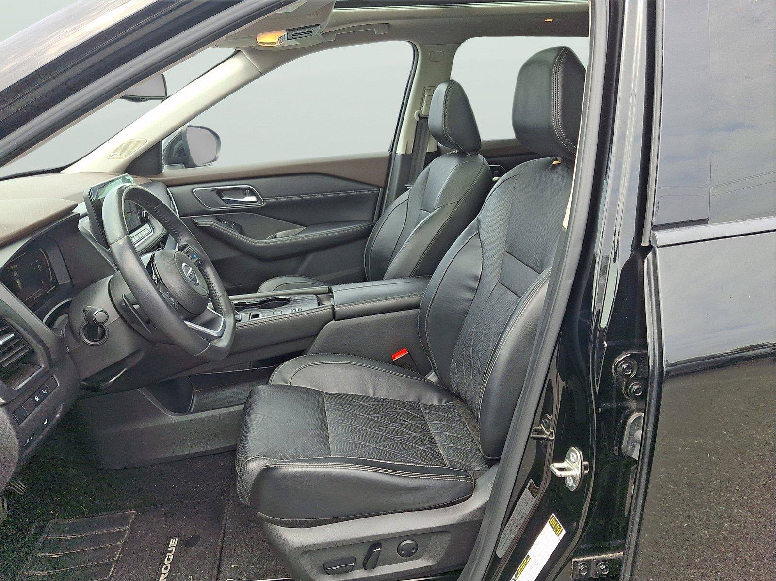 Used 2021 Nissan Rogue Platinum FWD image 11