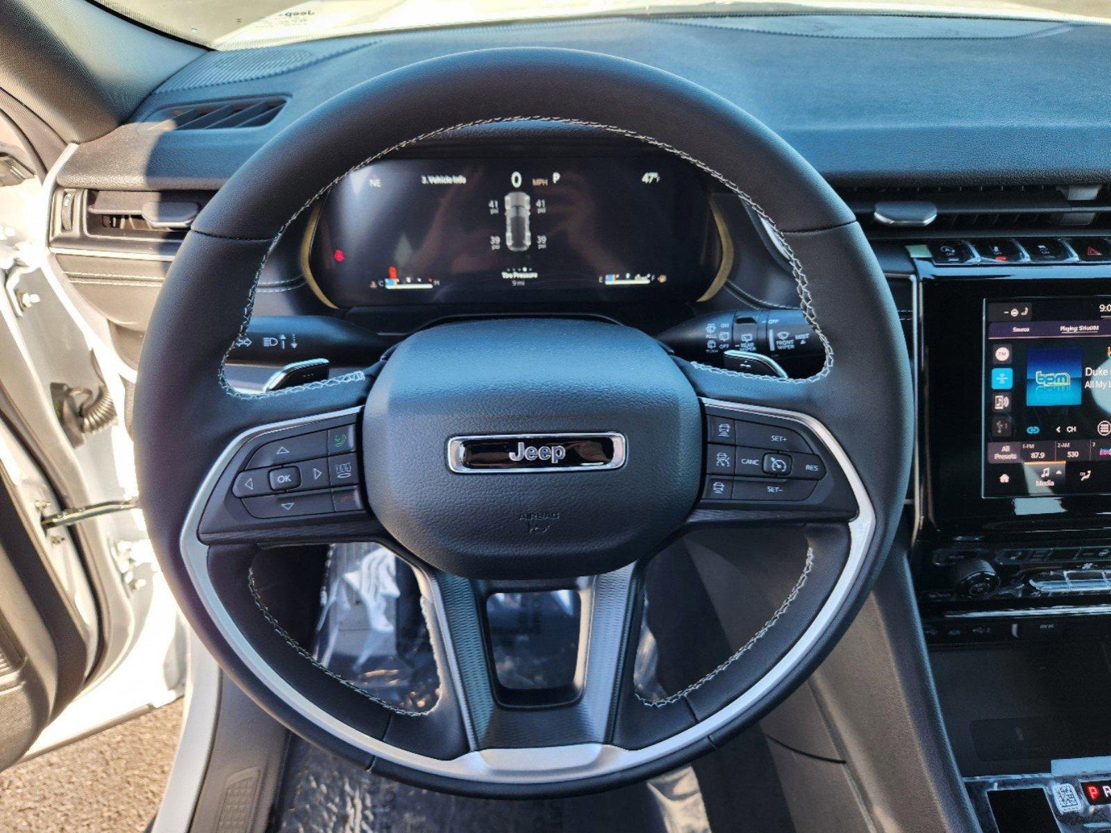 New 2025 Jeep Grand Cherokee Altitude image 6