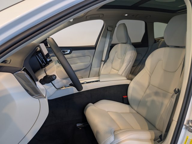 Used 2026 Volvo XC90 B6 Plus w/ Protection Package Premier AWD/4WD image 11