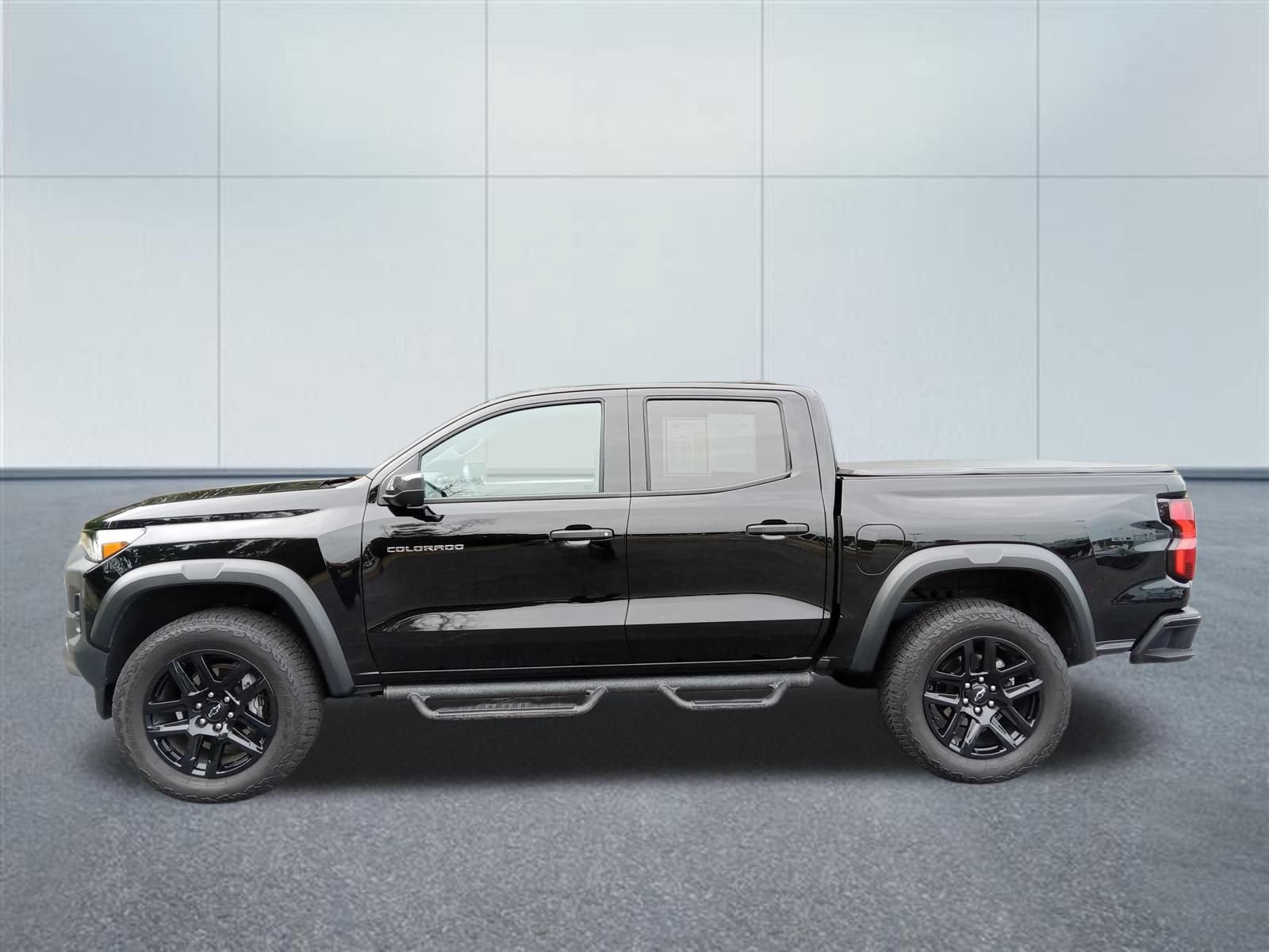 Used 2025 Chevrolet Colorado Trail Boss AWD/4WD image 2