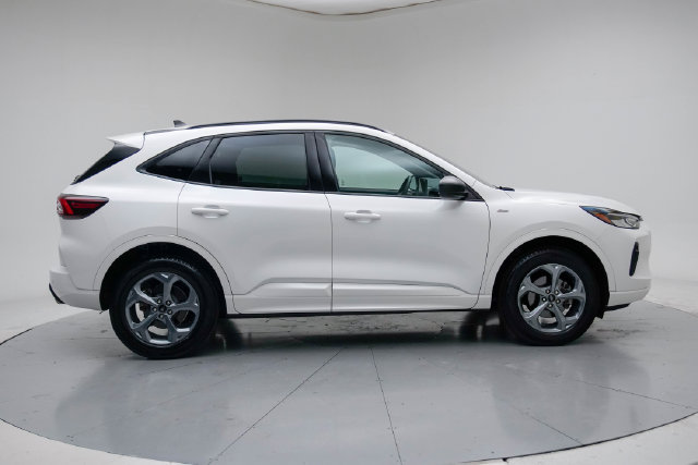 Used 2024 Ford Escape ST-Line w/ Tech Pack #1 AWD/4WD image 2