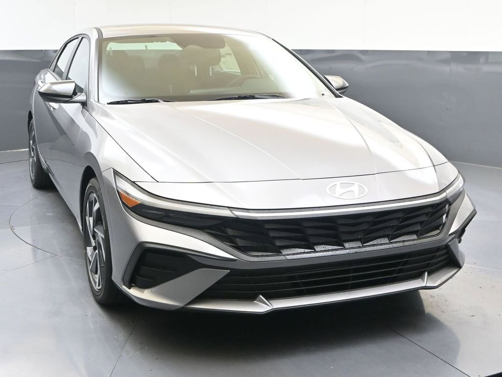 Certified 2025 Hyundai Elantra Sport FWD image 8