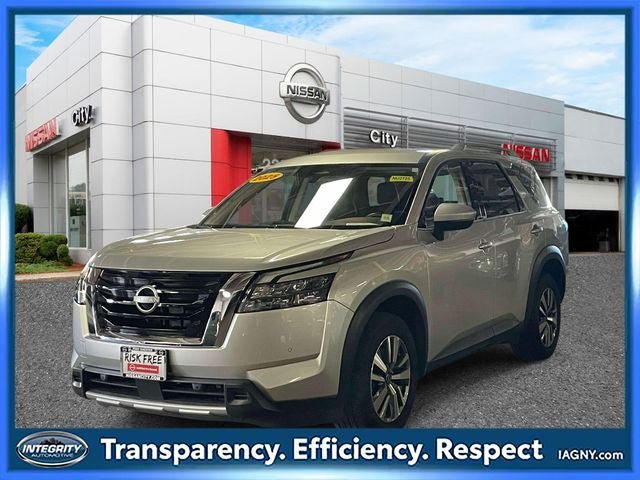 Certified 2025 Nissan Pathfinder SL AWD/4WD image 4