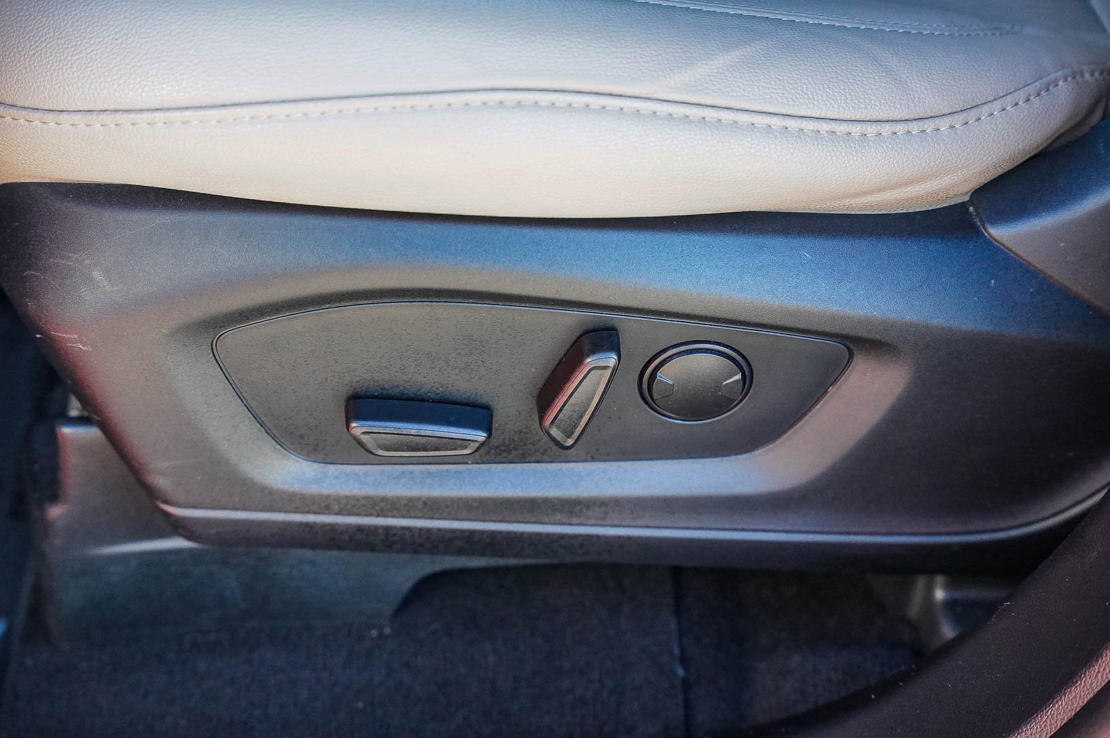 Used 2023 Ford Explorer Limited image 21