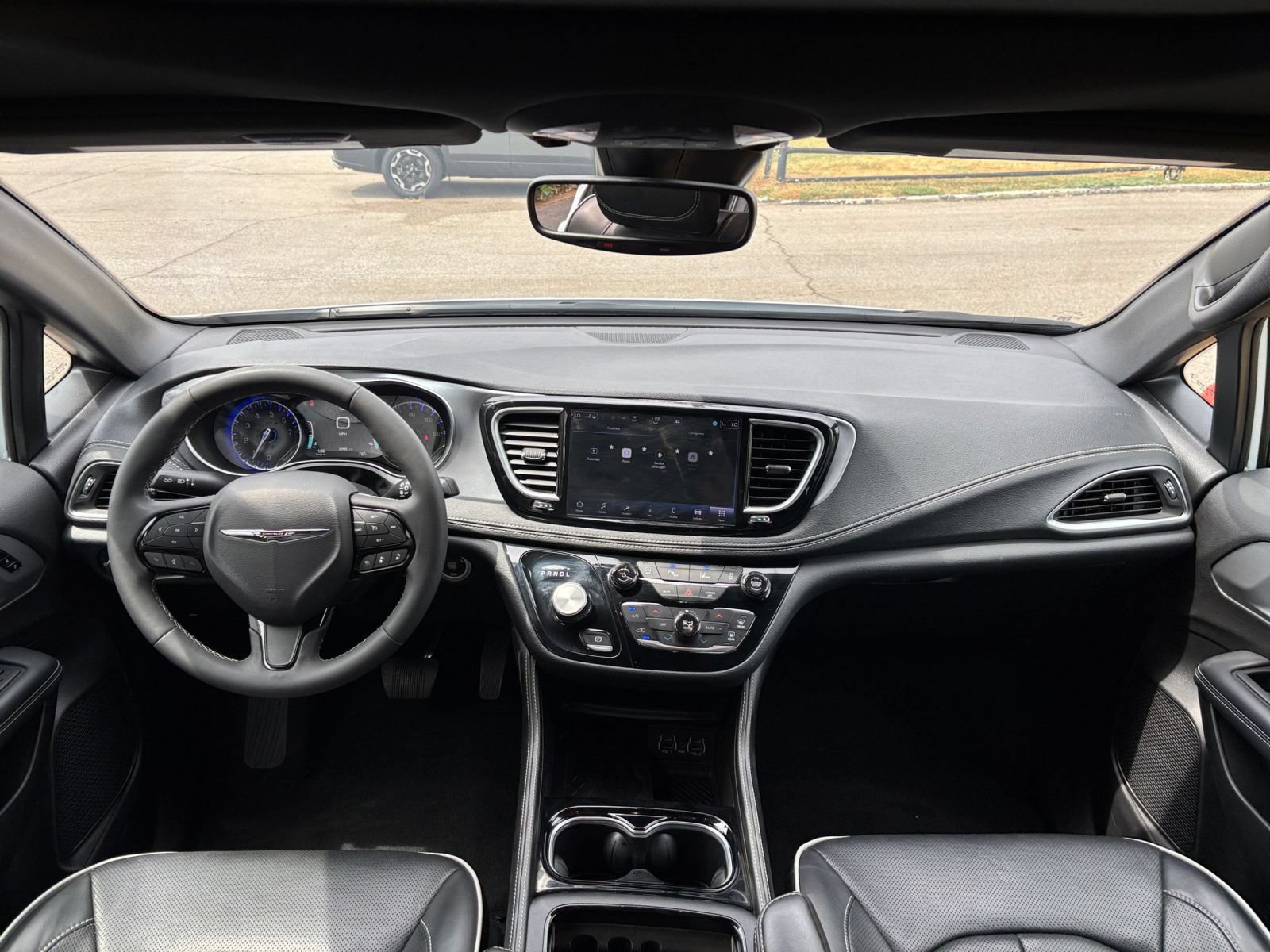 Used 2025 Chrysler Pacifica Limited FWD image 38