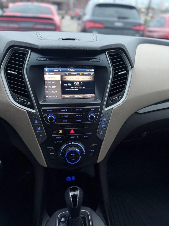 Used 2017 Hyundai Santa Fe SE image 16