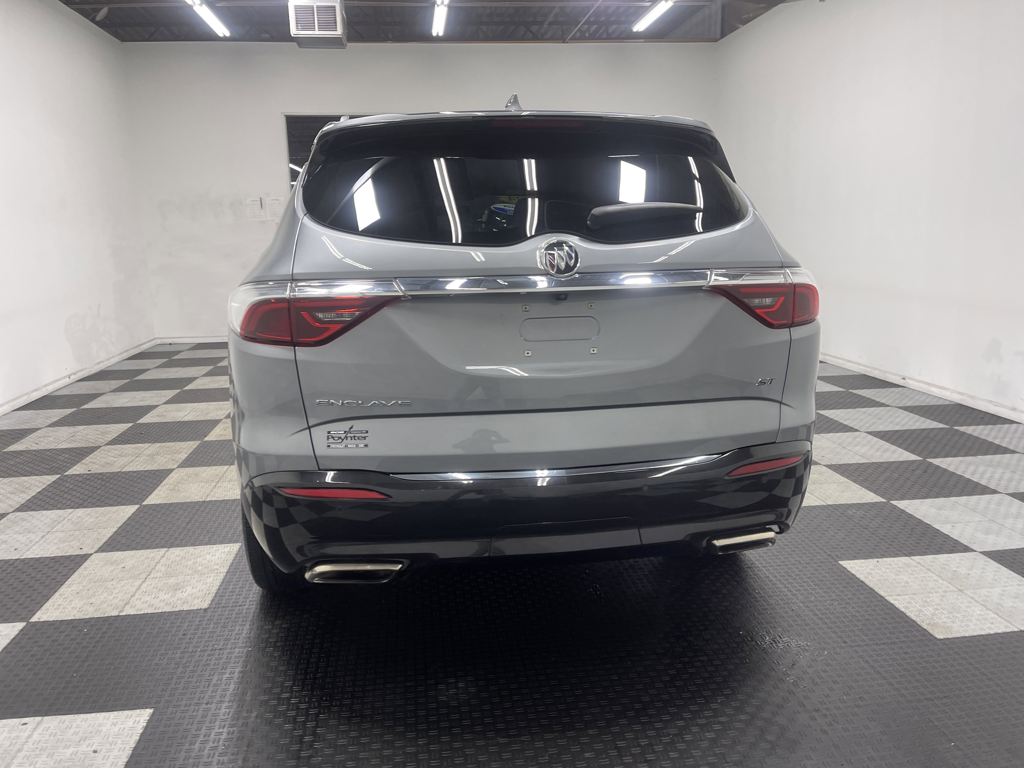 Used 2024 Buick Enclave Essence w/ Sport Touring Edition image 3