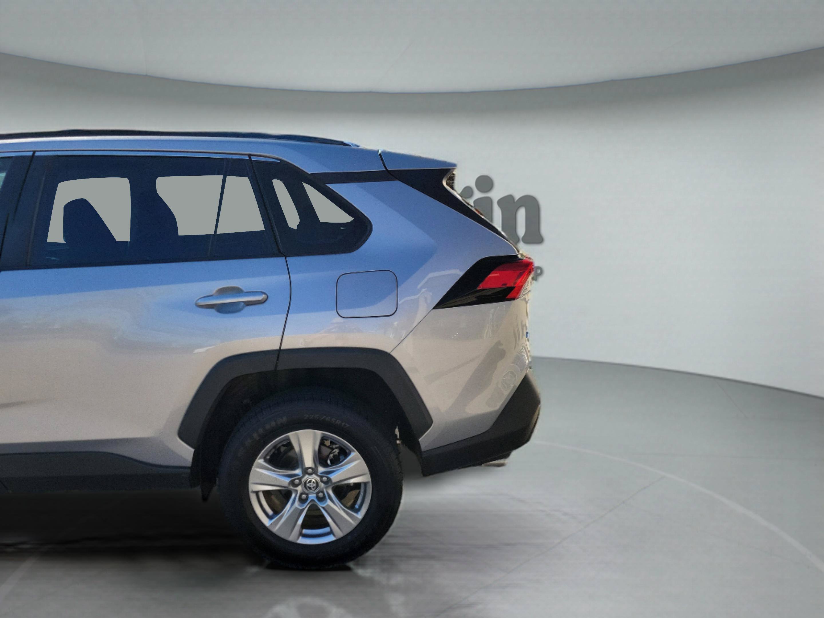 Used 2024 Toyota RAV4 XLE FWD image 30