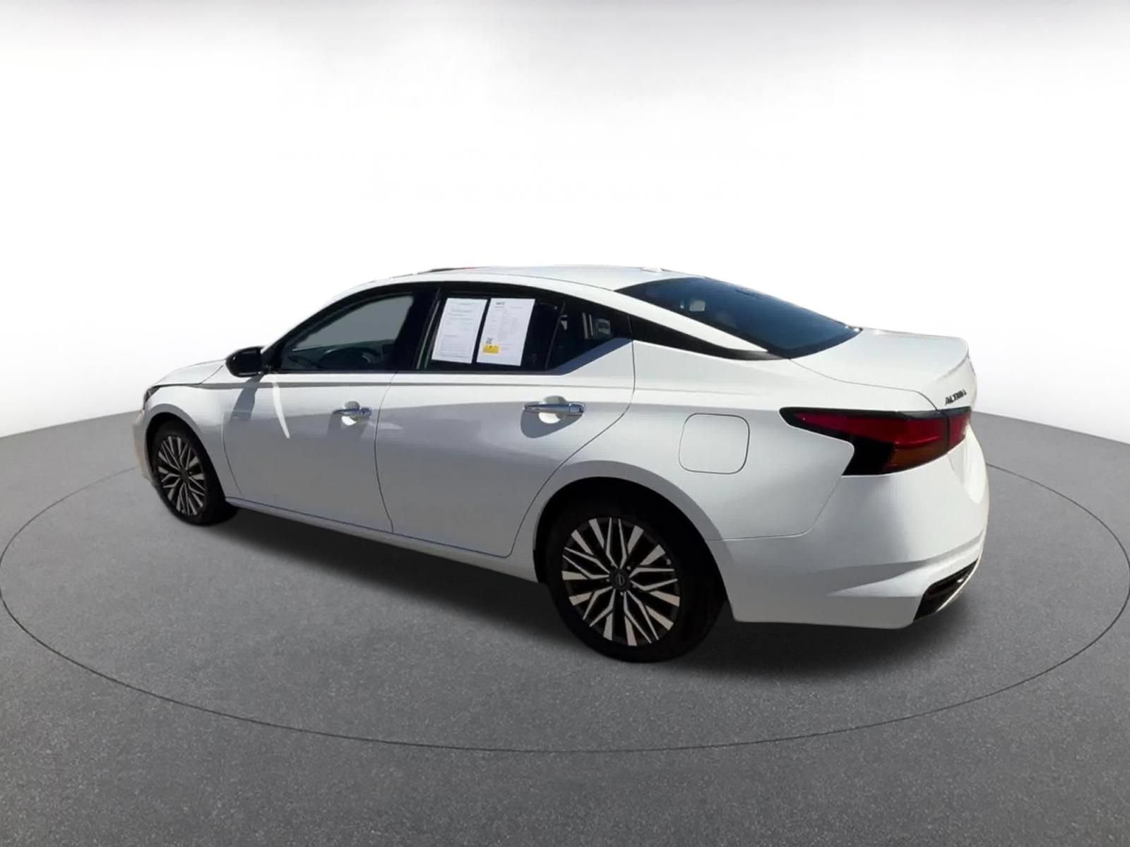 Used 2025 Nissan Altima 2.5 SV FWD image 10