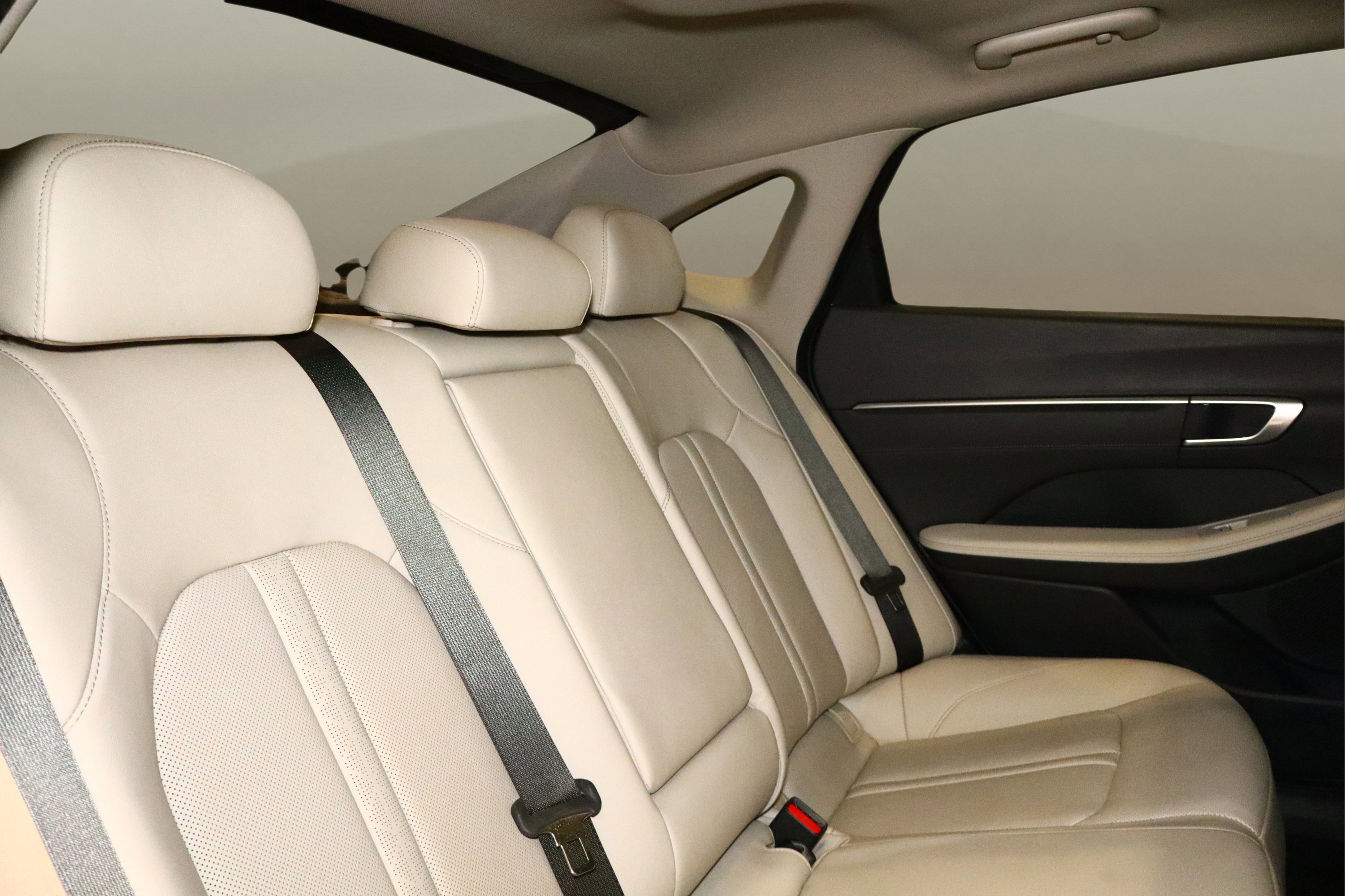 Used 2023 Hyundai Sonata Limited w/ Preferred Accessory Package image 18