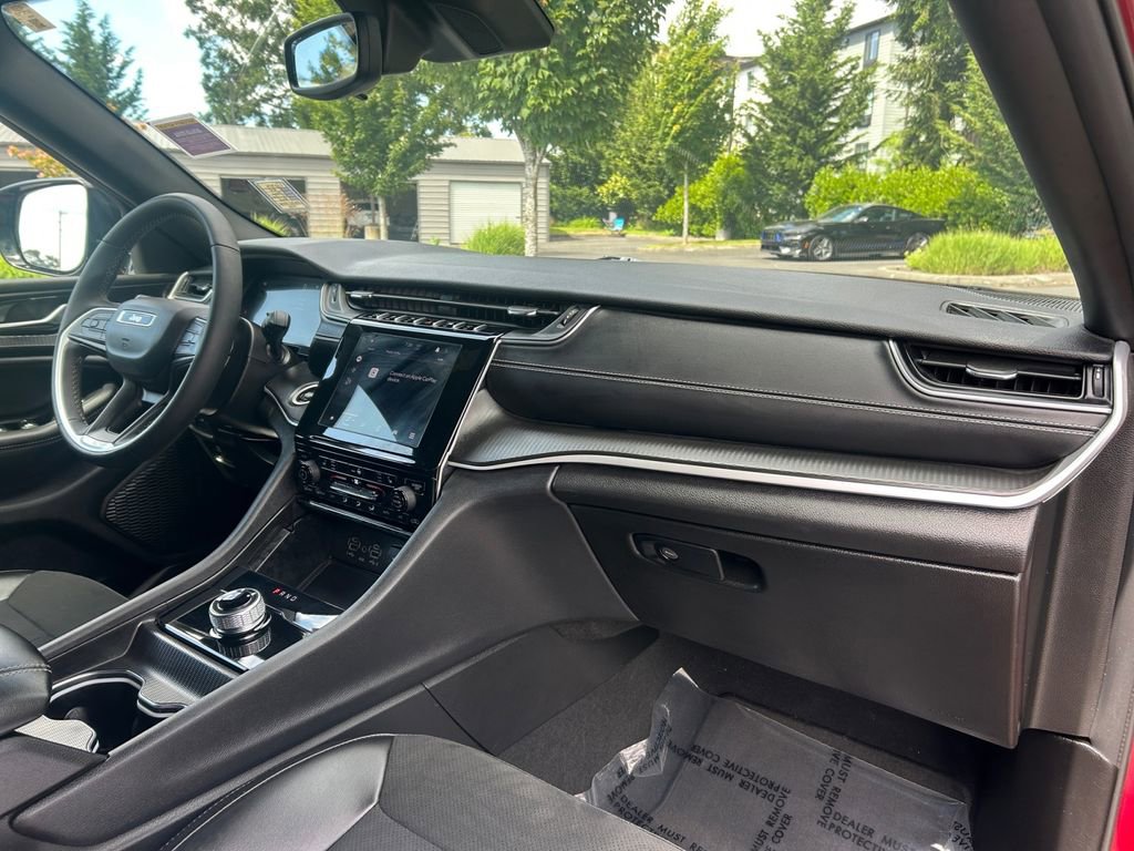 Used 2024 Jeep Grand Cherokee Altitude AWD/4WD image 26