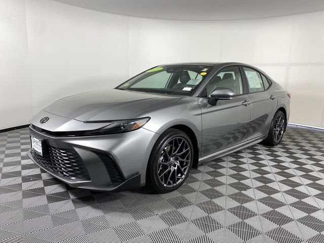 Used 2025 Toyota Camry SE w/ Convenience Package AWD/4WD image 4