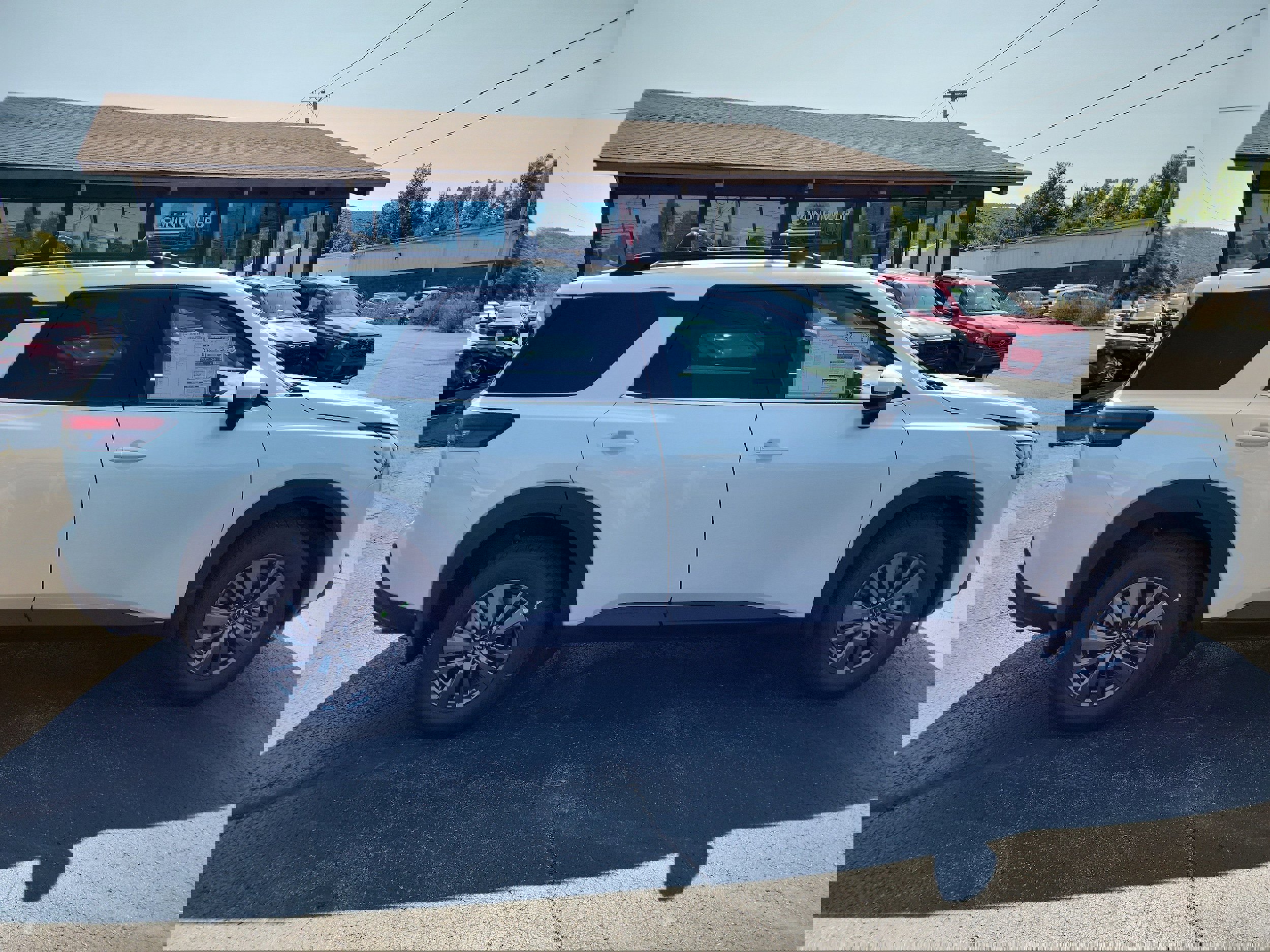 New 2025 Nissan Pathfinder SV image 9