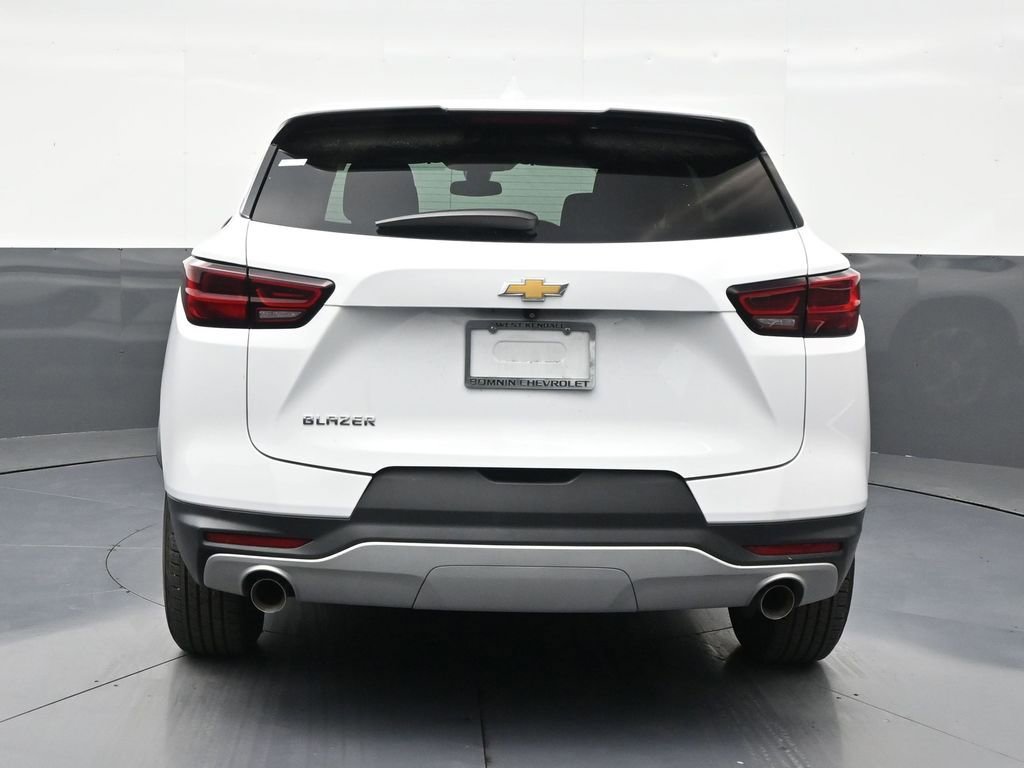 Used 2023 Chevrolet Blazer LT FWD image 4