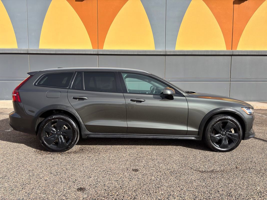 Used 2020 Volvo V60 T5 Cross Country w/ Protection Package Premier image 2