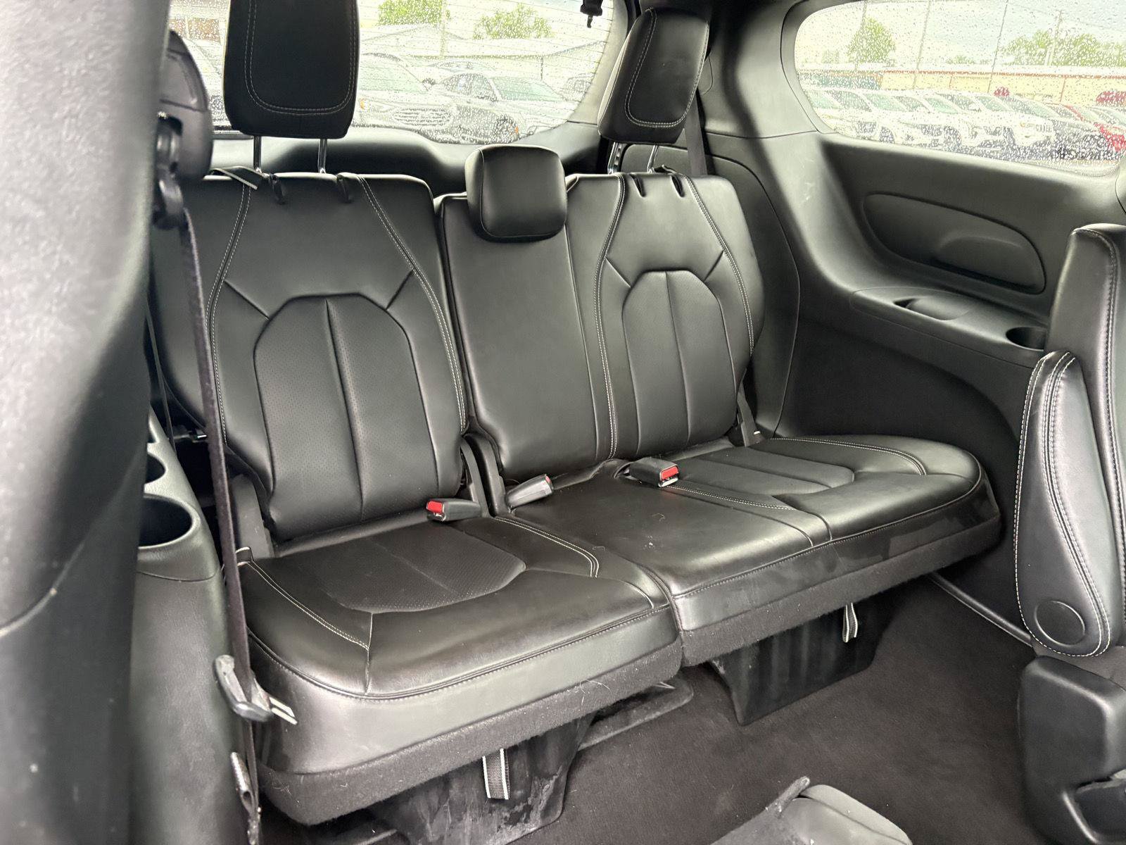 Used 2025 Chrysler Pacifica Select FWD image 16