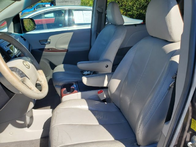 Used 2011 Toyota Sienna XLE FWD image 23