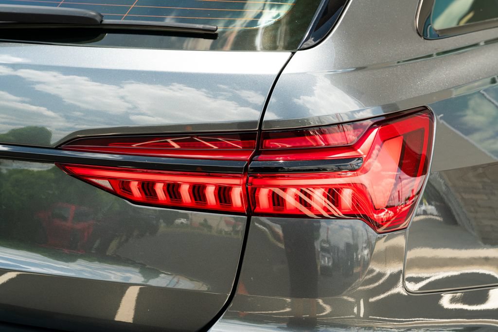 Used 2022 Audi RS 6 w/ Executive Package AWD/4WD image 16