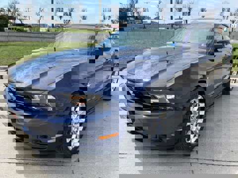 Used 2010 Ford Mustang Coupe image 1