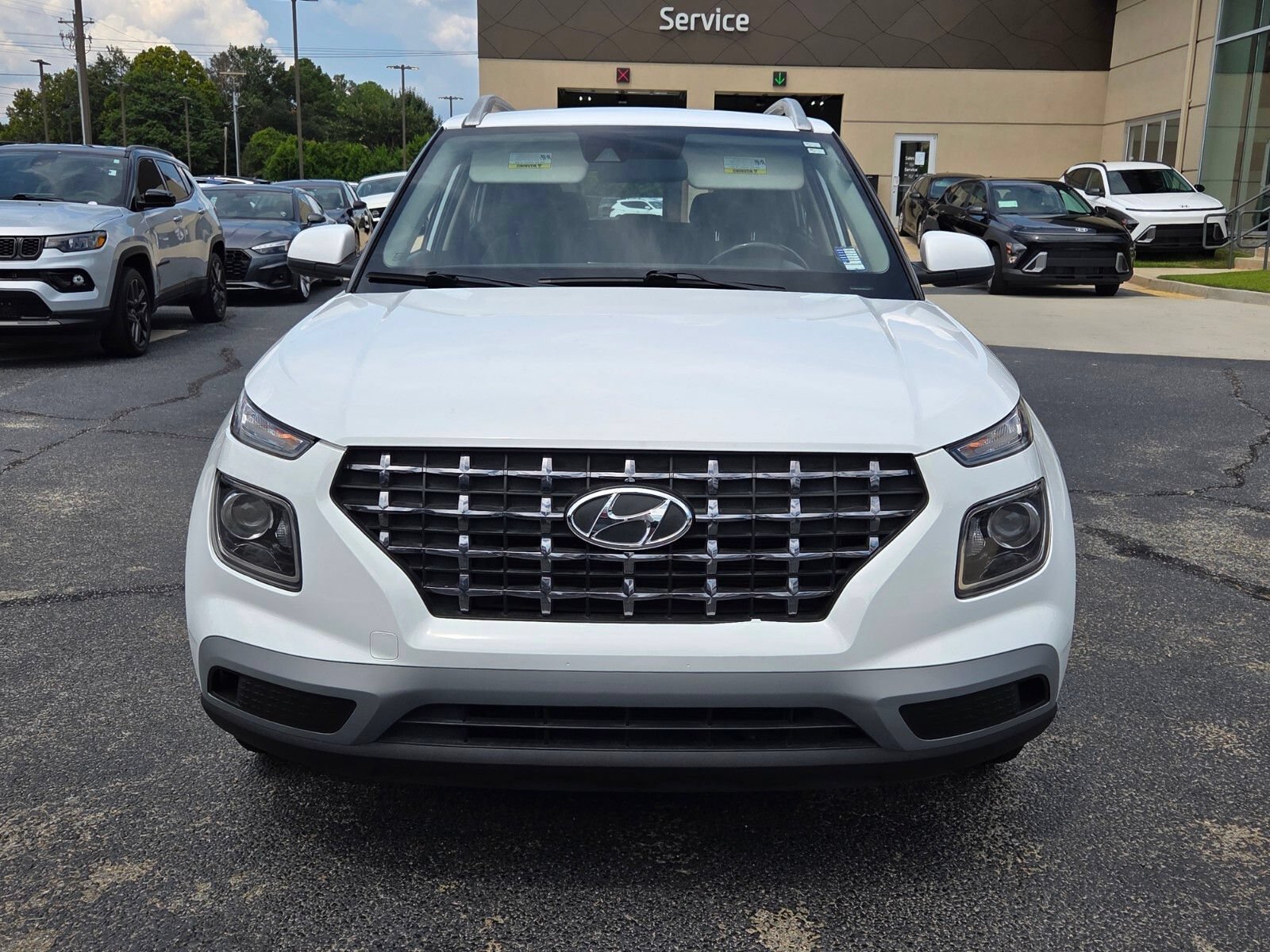 Used 2021 Hyundai Venue SEL FWD image 2