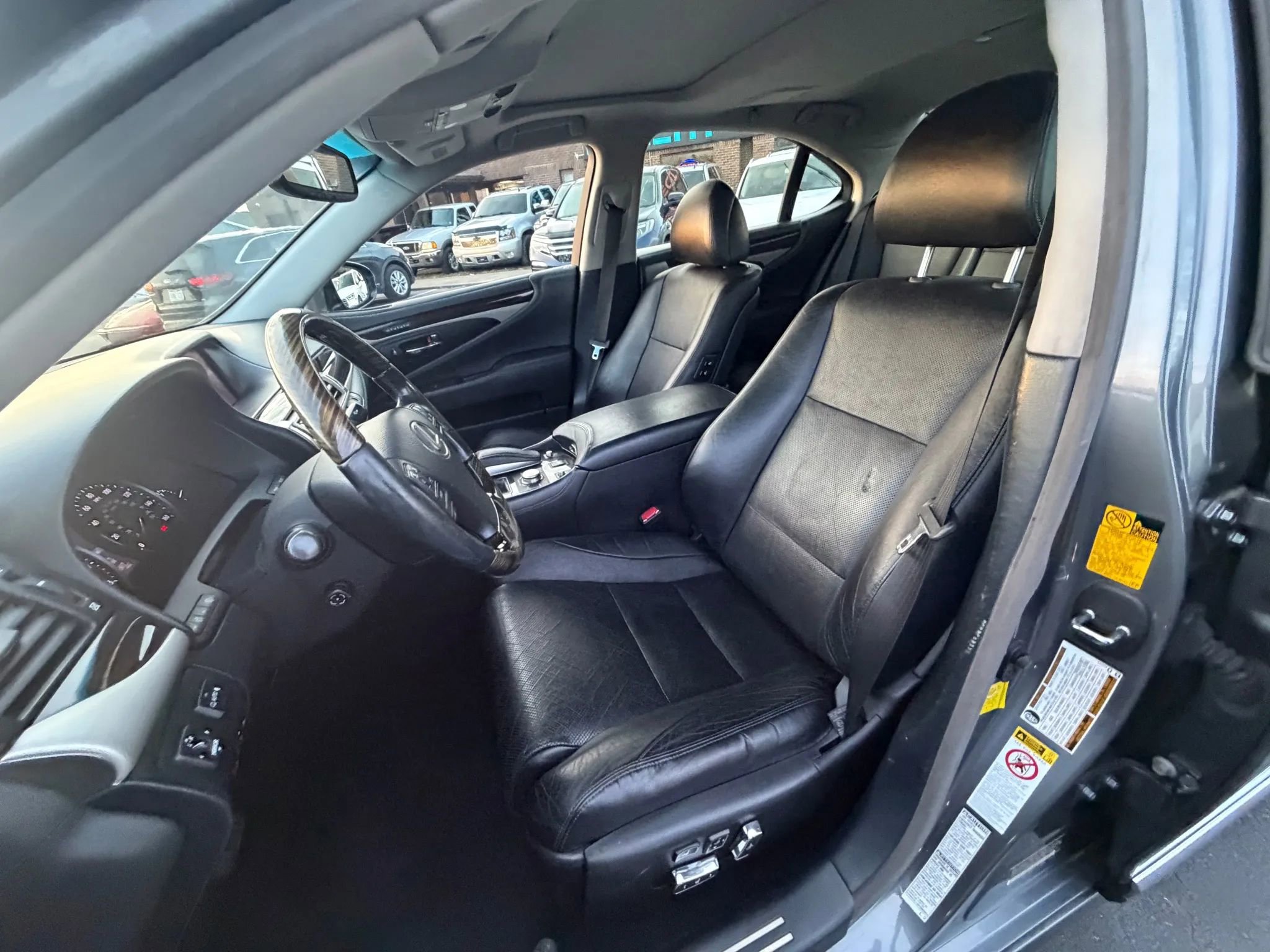 Used 2013 Lexus LS 460 AWD w/ Comfort Pkg image 11