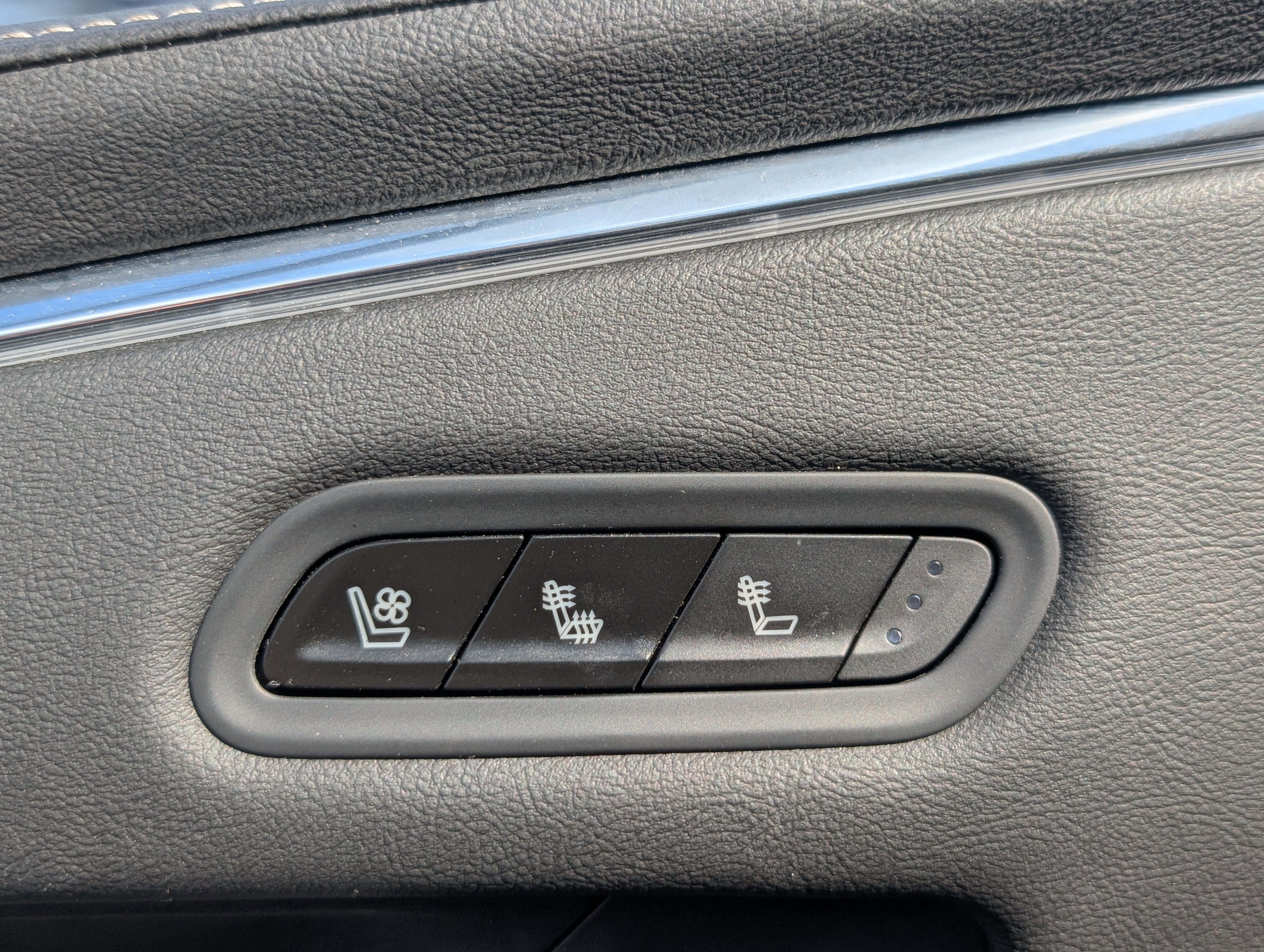 Used 2021 Cadillac Escalade ESV Premium Luxury w/ Performance Package image 22