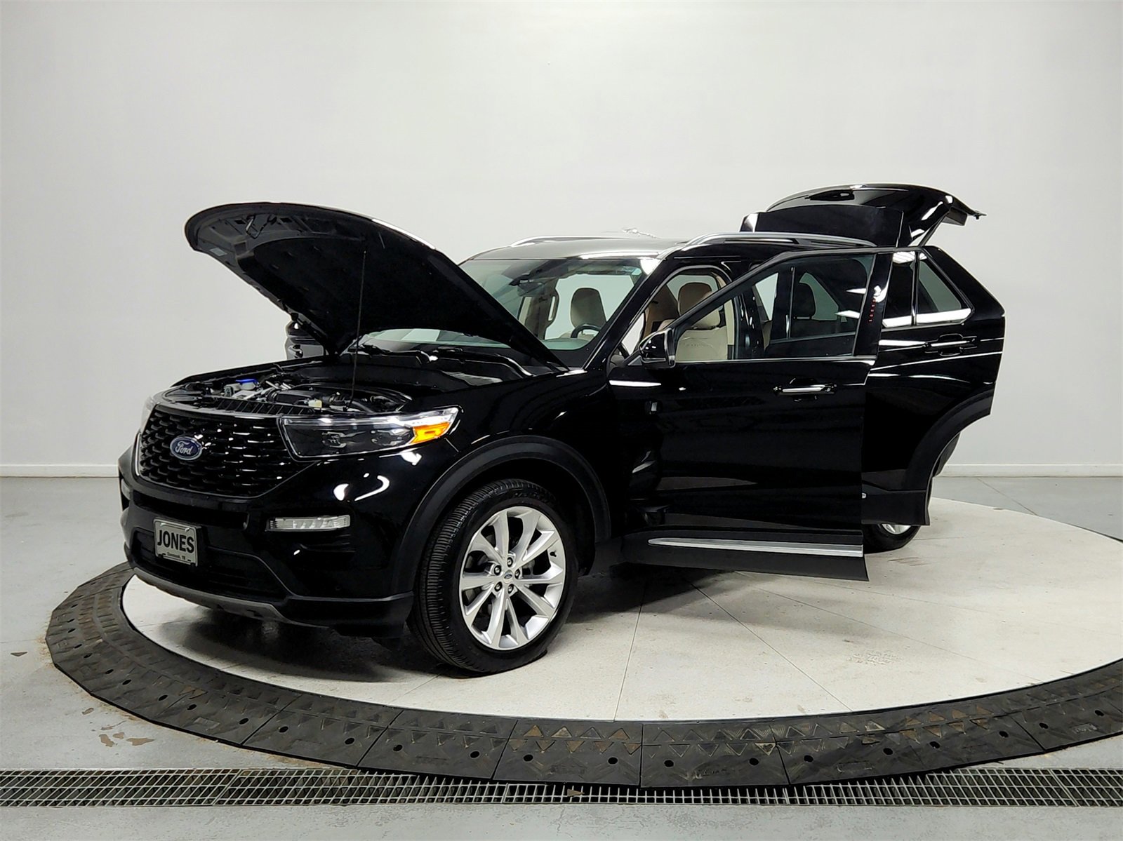 Used 2023 Ford Explorer Platinum w/ Technology Package image 11