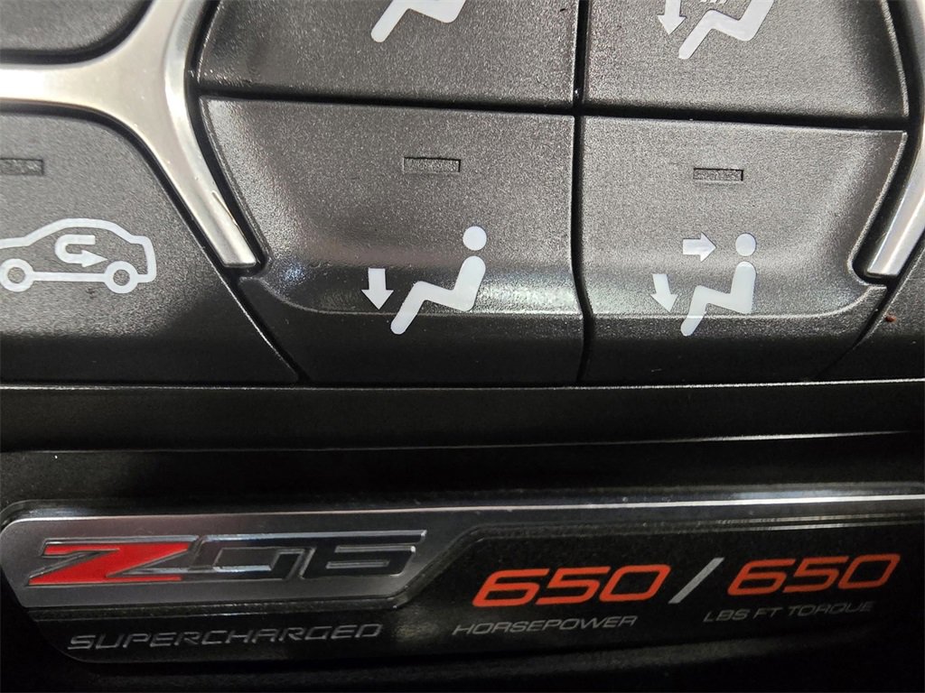 Used 2015 Chevrolet Corvette Z06 w/ 3LZ Preferred Equipment Group image 31