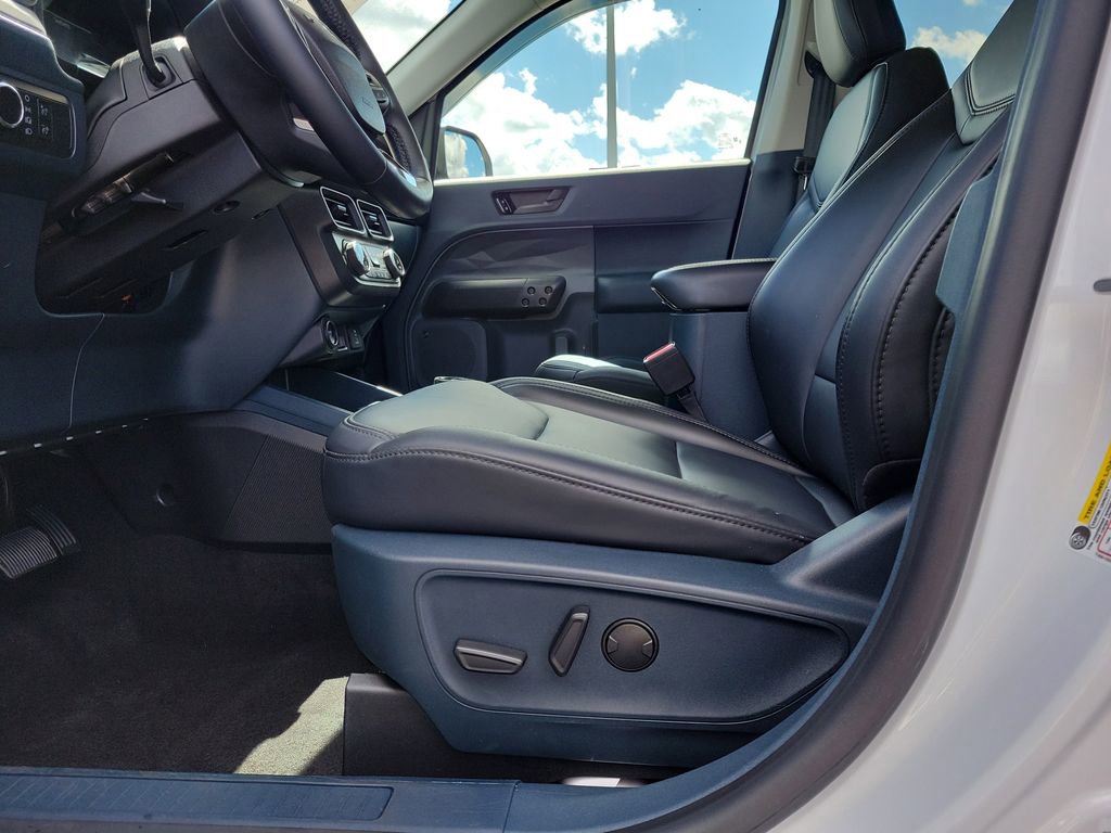 Certified 2024 Ford Maverick Lariat w/ Black Appearance Package image 19
