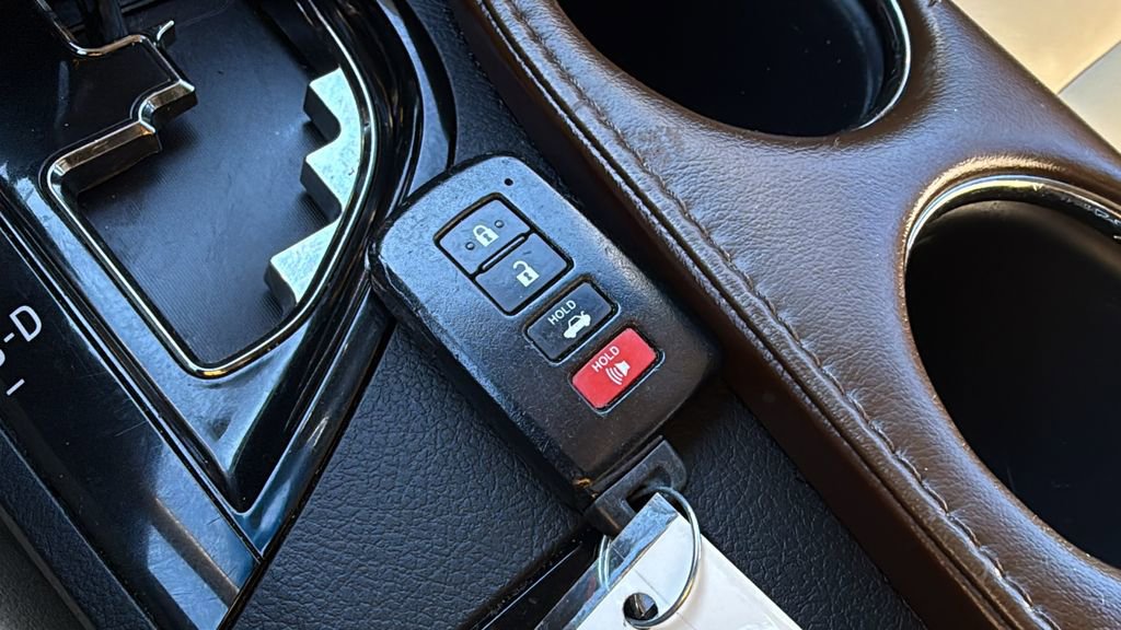 Used 2016 Toyota Avalon Touring image 35