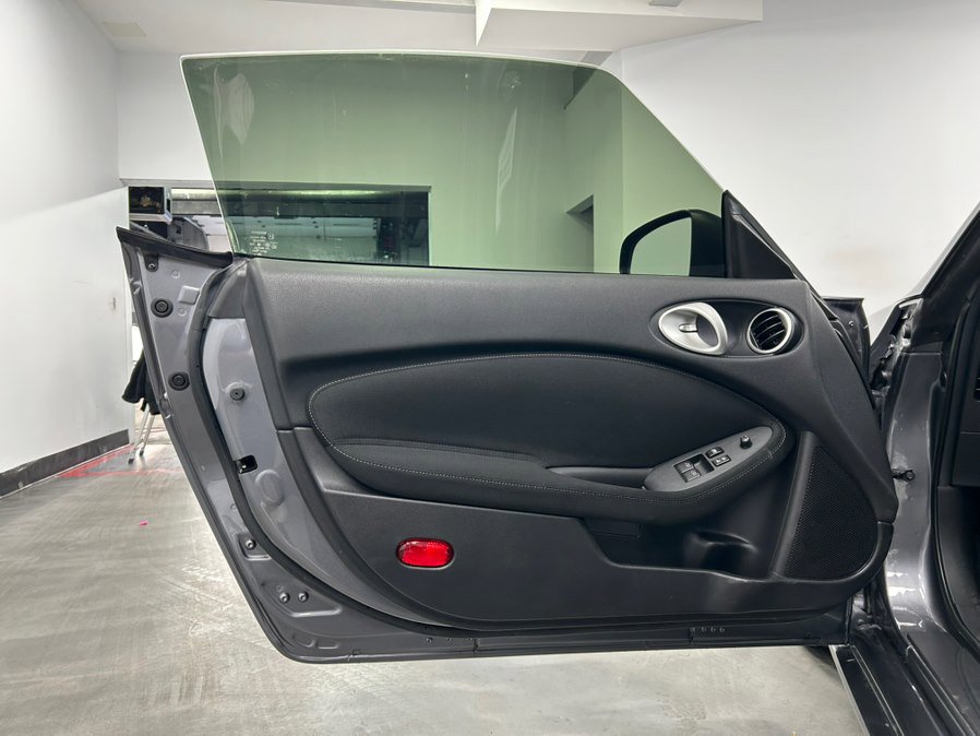 Used 2016 Nissan 370Z Touring Sport image 27