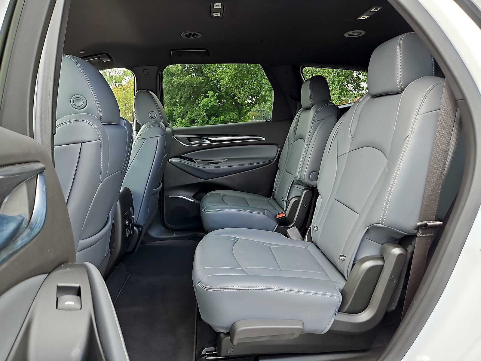 Used 2023 Buick Enclave Essence FWD image 10