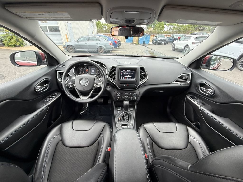 Used 2020 Jeep Cherokee Latitude Plus w/ Cold Weather Group AWD/4WD image 22