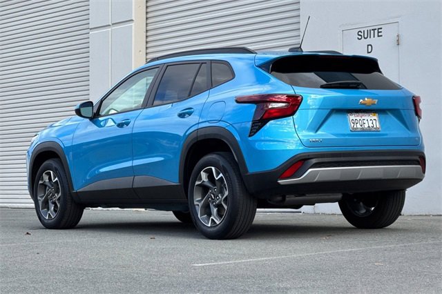 Used 2025 Chevrolet Trax LT w/ Driver Confidence Package image 6