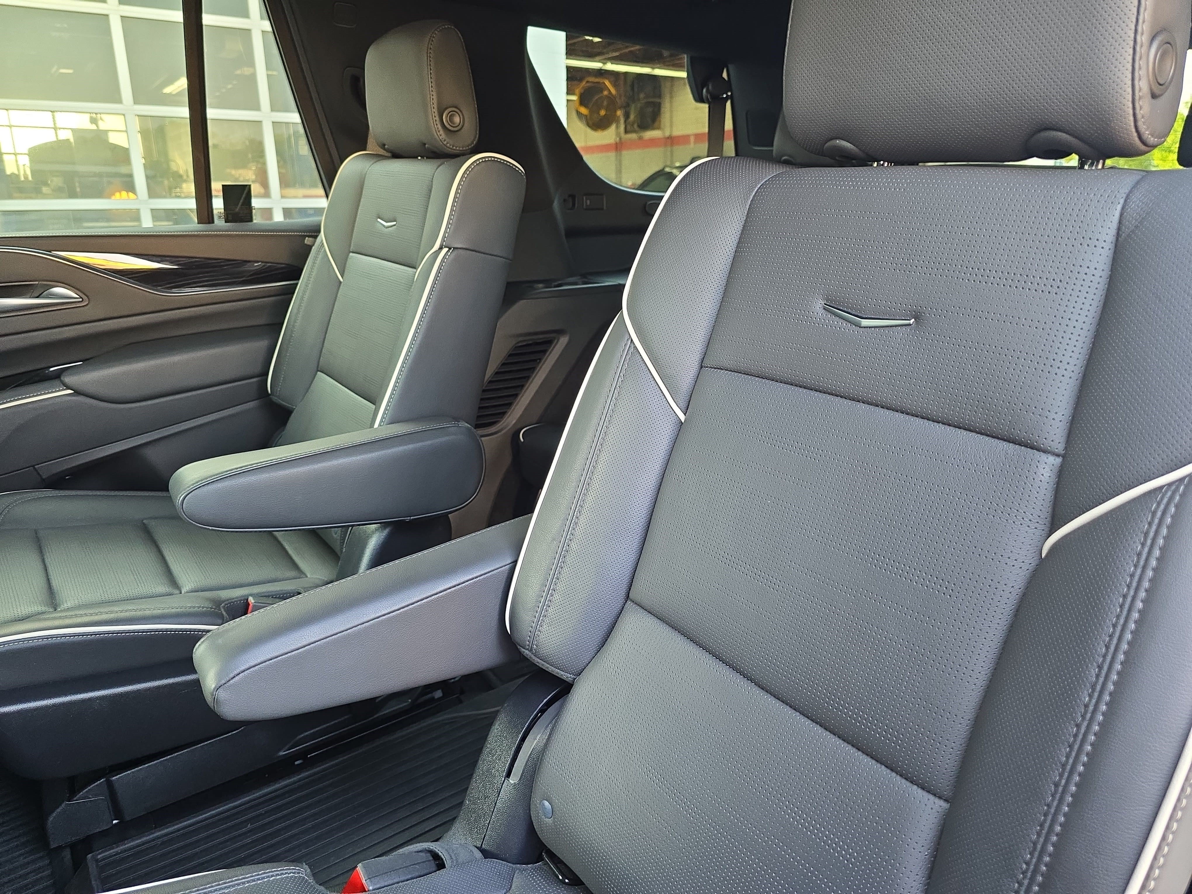 Used 2024 Cadillac Escalade Sport w/ LPO, ONYX Package AWD/4WD image 15