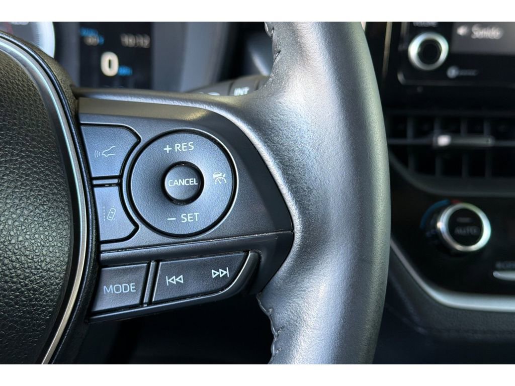 Used 2022 Toyota Corolla Cross LE AWD/4WD image 26