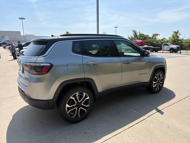 Used 2024 Jeep Compass Limited AWD/4WD image 5