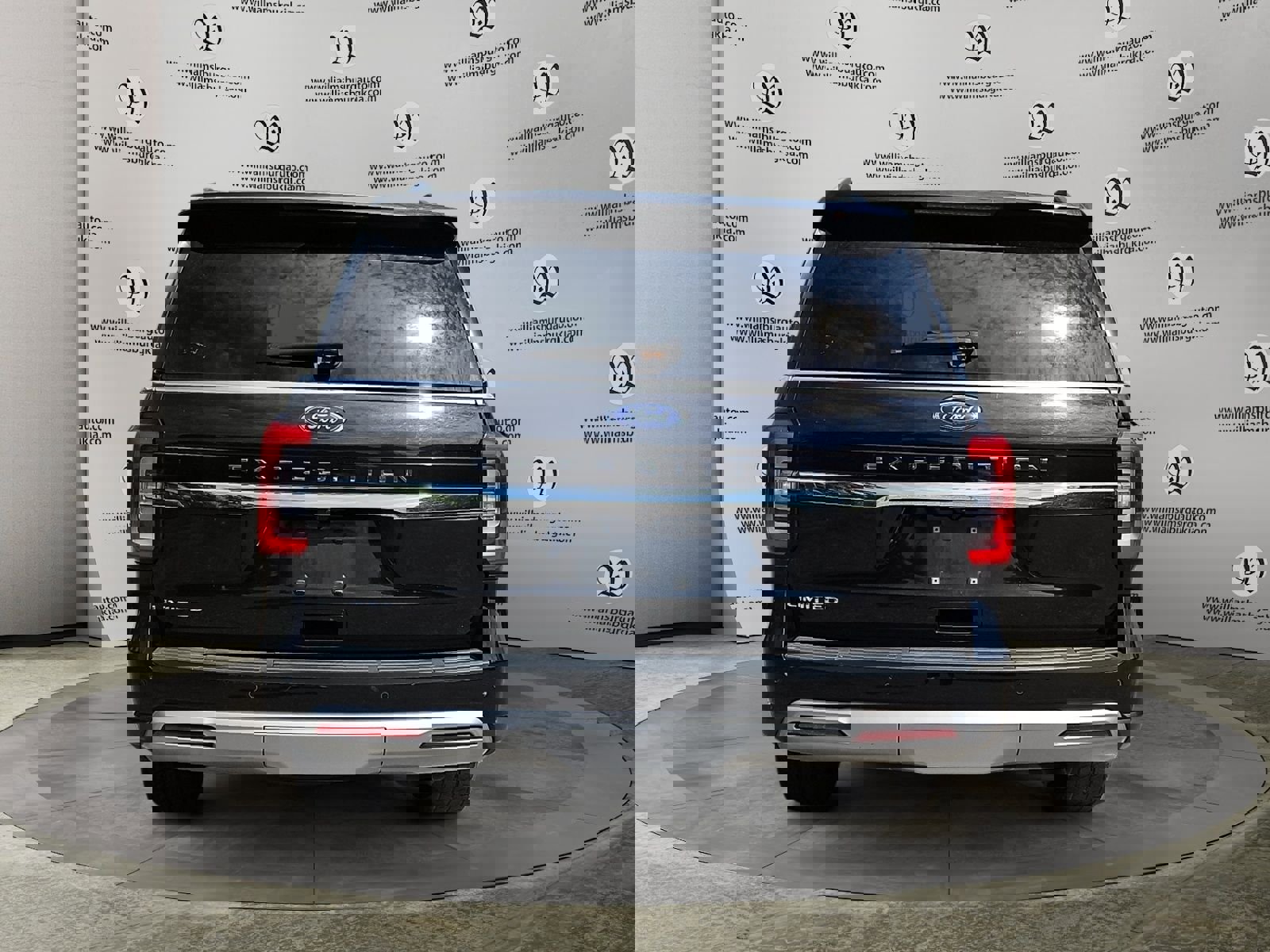 Used 2024 Ford Expedition Limited image 4