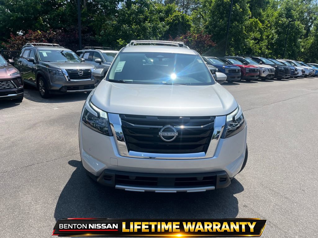 Used 2025 Nissan Pathfinder SL FWD image 9